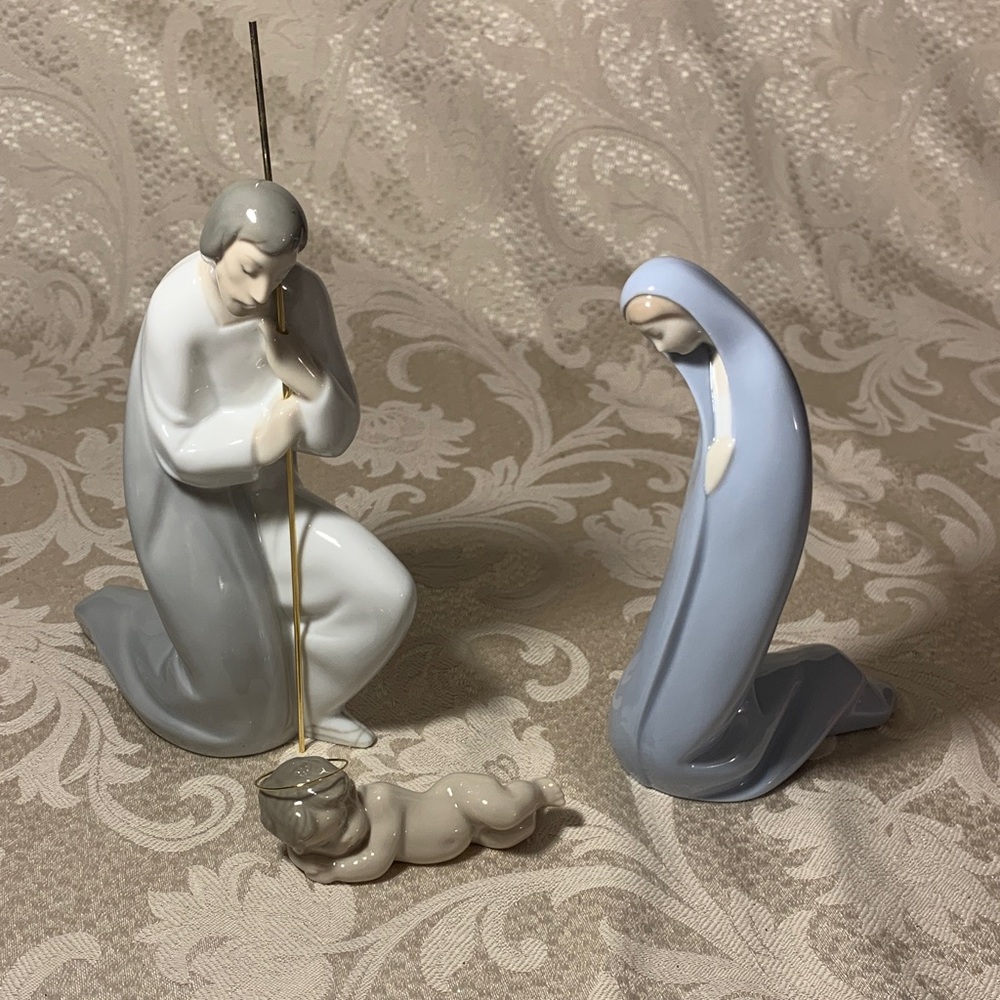 Lladro Blue and White Nativity Figurine Set